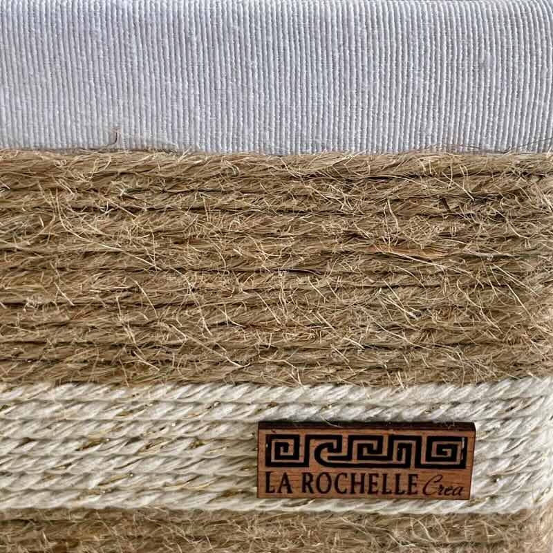 Caja decorativa artesanal Soren con detalles dorados