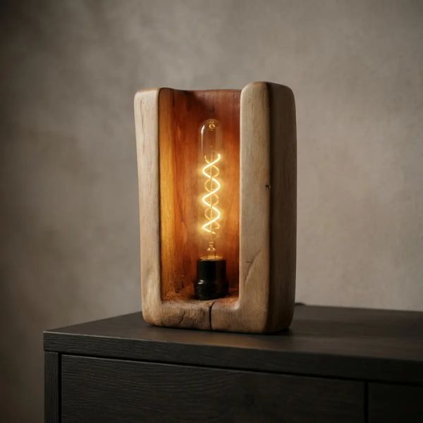 Lámpara de mesa Umbral en madera maciza, bloque tallado con cavidad central, pieza artesanal