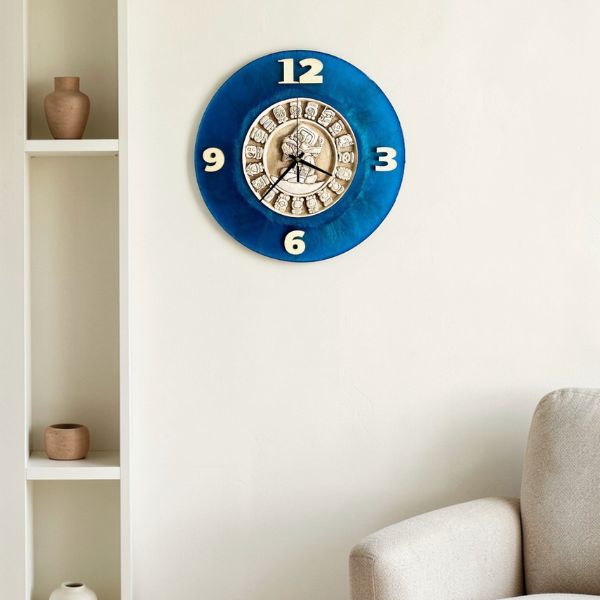 Reloj de pared Lunaria en resina epóxica turquesa y disco maya integrado