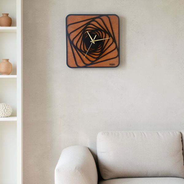 Reloj de pared Susurro en madera con motivo negro